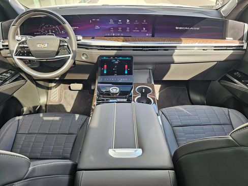 New 2026 Cadillac Escalade ESV Platinum Sport AWD/4WD image 20