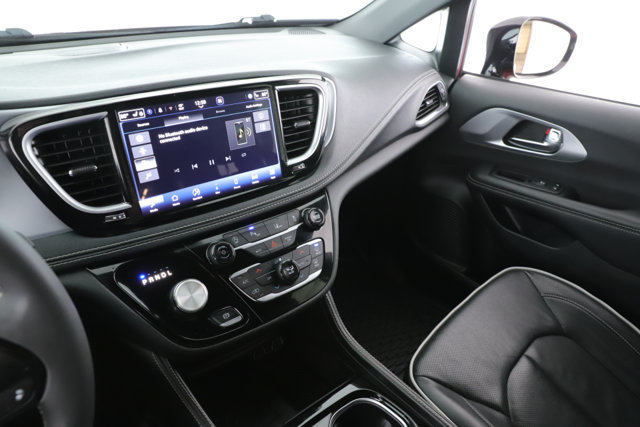 Used 2025 Chrysler Pacifica Limited FWD image 28