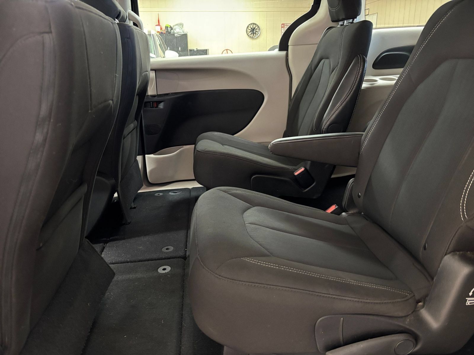 Used 2024 Chrysler Voyager LX FWD image 27