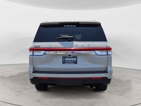 Used 2024 Lincoln Navigator Reserve AWD/4WD image 4