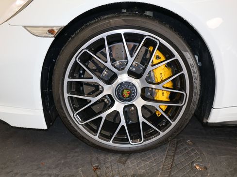 Used 2015 Porsche 911 Turbo S w/ High-end Infotainment Package AWD/4WD image 33