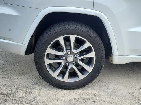 Used 2018 Jeep Grand Cherokee Overland AWD/4WD image 5