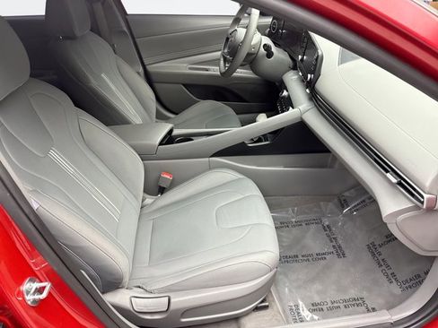 Used 2021 Hyundai Elantra SEL w/ Convenience Package image 16
