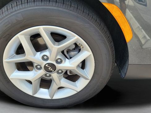 Used 2025 Kia Soul LX w/ LX Technology Package FWD image 34