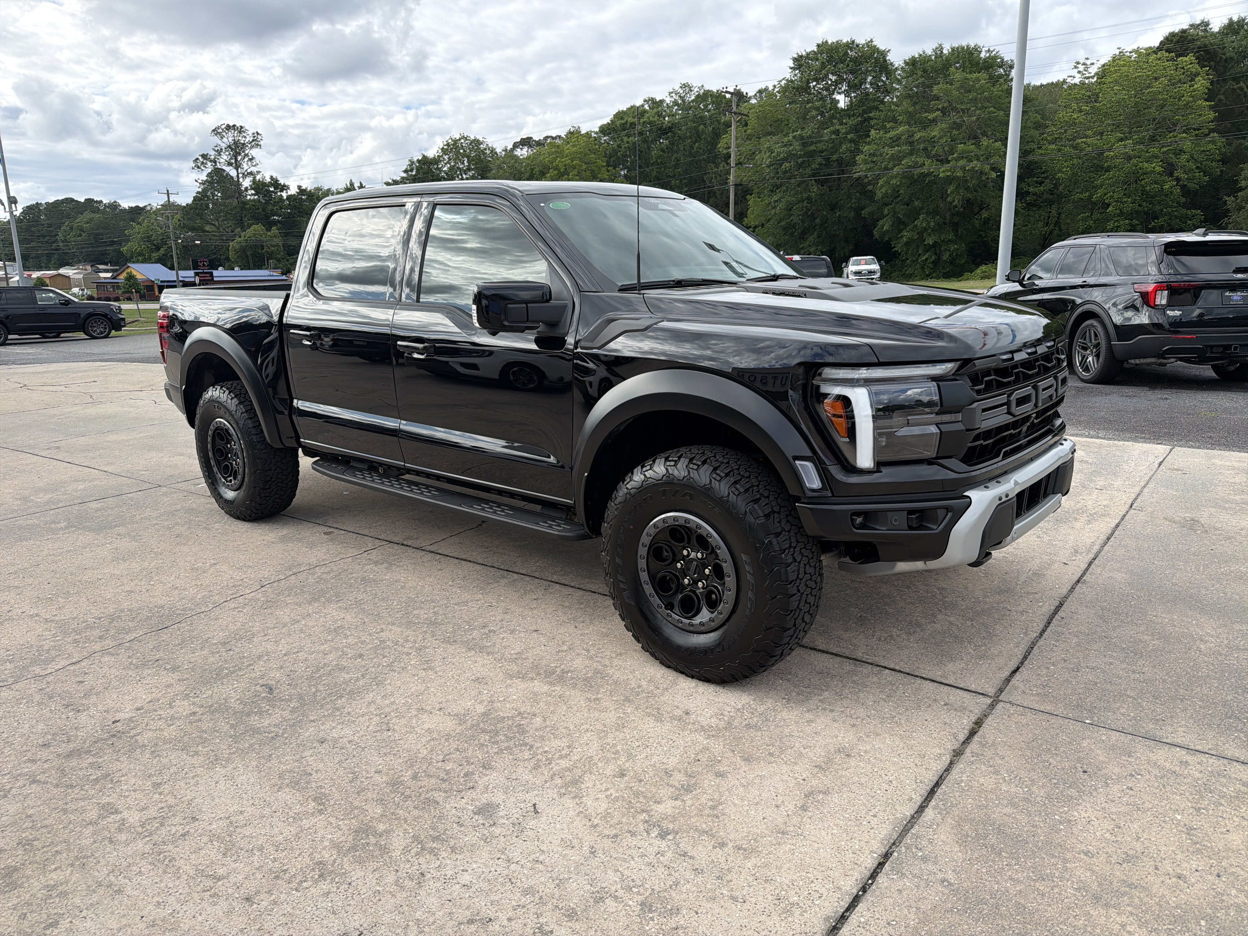 Used 2025 Ford F150 Raptor AWD/4WD image 4