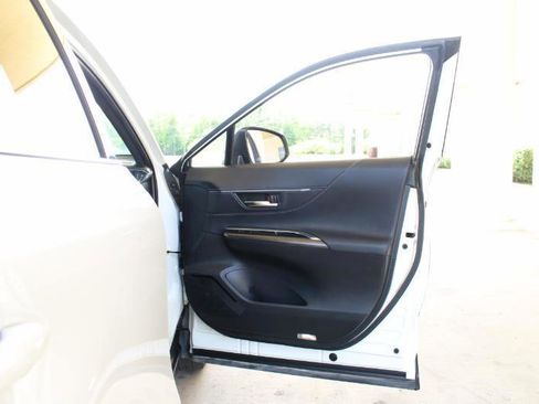 Used 2021 Toyota Venza XLE w/ Softex Package image 28