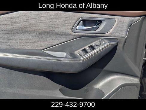 Used 2023 Nissan Rogue SV AWD/4WD image 10