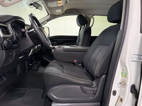Used 2018 Nissan Titan SV RWD image 10