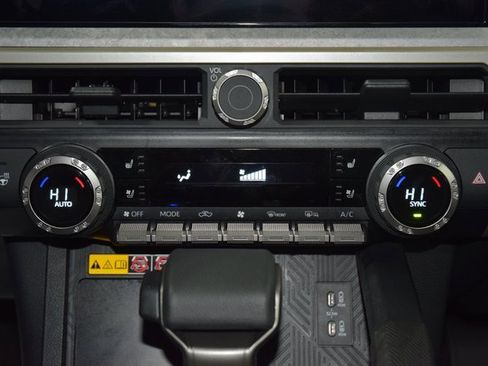 Used 2025 Toyota Tacoma Trailhunter image 38