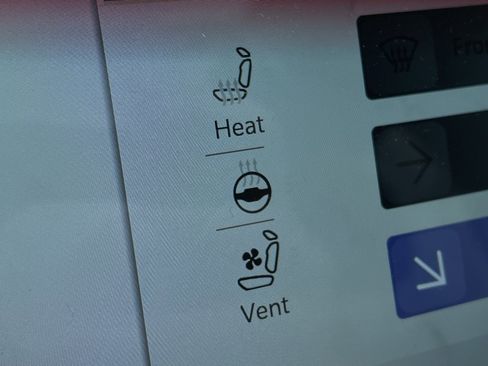 Used 2023 Jeep Wagoneer Base w/ Premium Group I image 18