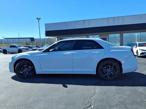 Used 2023 Chrysler 300 Touring w/ Sport Appearance Package image 30