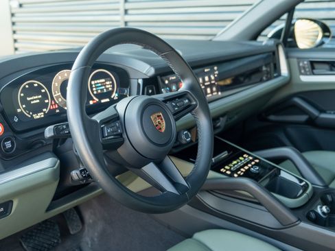 Certified 2024 Porsche Cayenne image 4