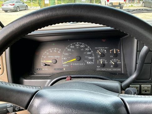 Used 1999 Chevrolet Tahoe Z71 w/ Comfort & Security Pkg AWD/4WD image 17