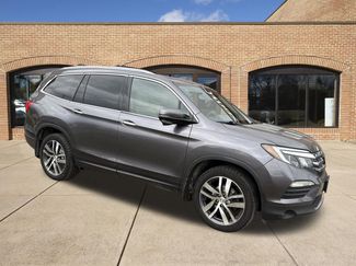 Used 2017 Honda Pilot Touring video 2