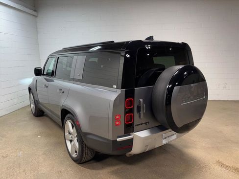 Used 2023 Land Rover Defender 130 SE image 9