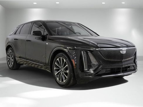 Used 2024 Cadillac Lyriq Sport RWD image 6