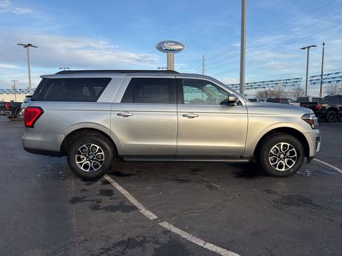 Used 2024 Ford Expedition Max XLT image 4