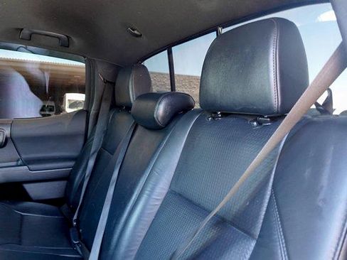 Used 2021 Toyota Tacoma TRD Sport w/ TRD Premium Sport Package AWD/4WD image 27