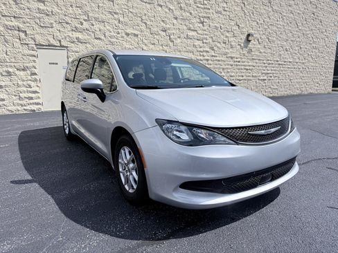 Used 2023 Chrysler Voyager LX FWD image 7