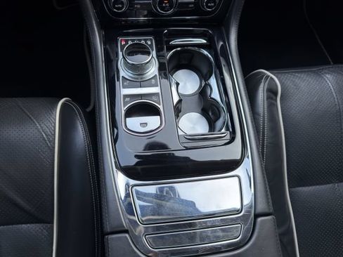 Used 2015 Jaguar XJ L Portfolio RWD image 20