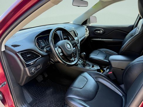 Used 2020 Jeep Cherokee Latitude Plus AWD/4WD image 4
