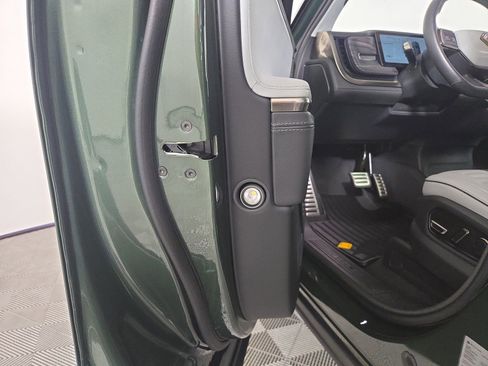 Used 2024 Rivian R1S Adventure AWD/4WD image 32