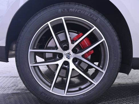 Certified 2023 Porsche Macan S AWD/4WD image 13