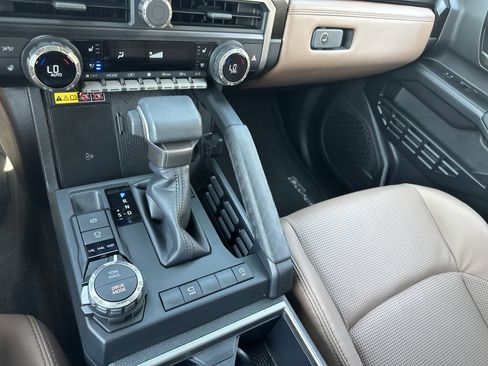 Used 2026 Toyota 4Runner Limited AWD/4WD image 19