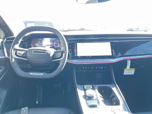 Used 2025 Jeep Wagoneer S Limited image 14