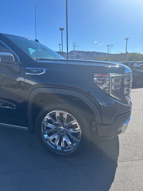 Used 2023 GMC Sierra 1500 Denali w/ Denali Reserve Package AWD/4WD image 7