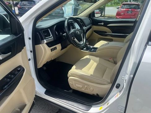 Used 2018 Toyota Highlander XLE AWD/4WD image 15