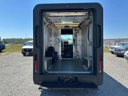 Used 2024 Chevrolet Brightdrop 400 w/ Commercial Equipment Package AWD/4WD image 23