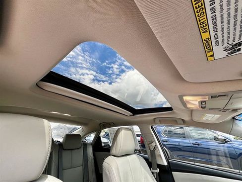 Used 2013 Toyota Avalon XLE Touring FWD image 18