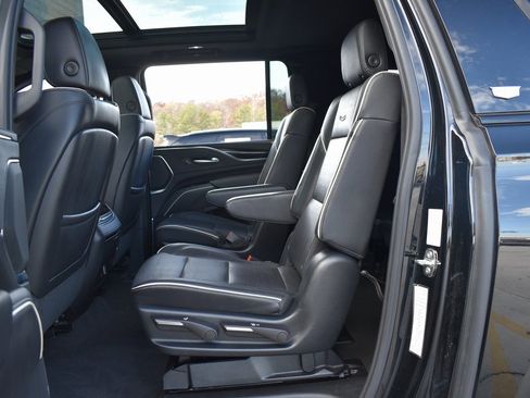 Used 2023 Cadillac Escalade ESV Sport image 17