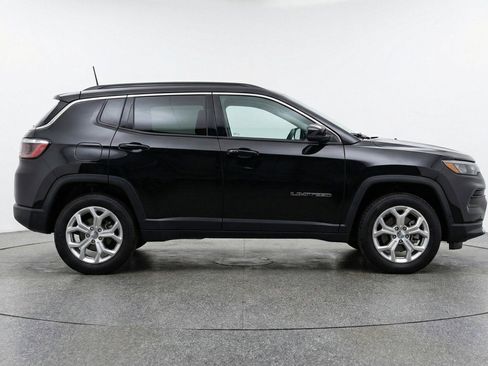 Used 2025 Jeep Compass Latitude AWD/4WD image 11