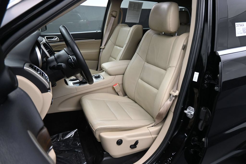 Used 2017 Jeep Grand Cherokee Limited AWD/4WD image 16