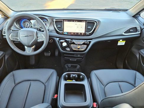 New 2026 Chrysler Pacifica Select image 12