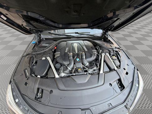 Used 2019 BMW 750i w/ M Sport Package RWD image 18
