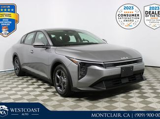 Used 2025 Kia K4 LXS image 1