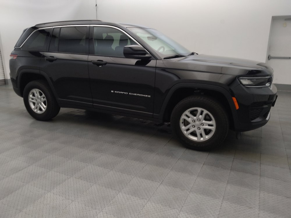 Used 2024 Jeep Grand Cherokee Laredo RWD image 11
