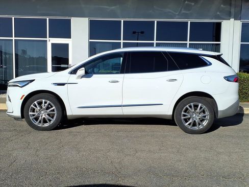 Used 2023 Buick Enclave Essence w/ Experience Buick Package image 2
