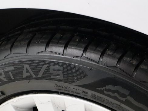 Certified 2023 Nissan Leaf S image 19