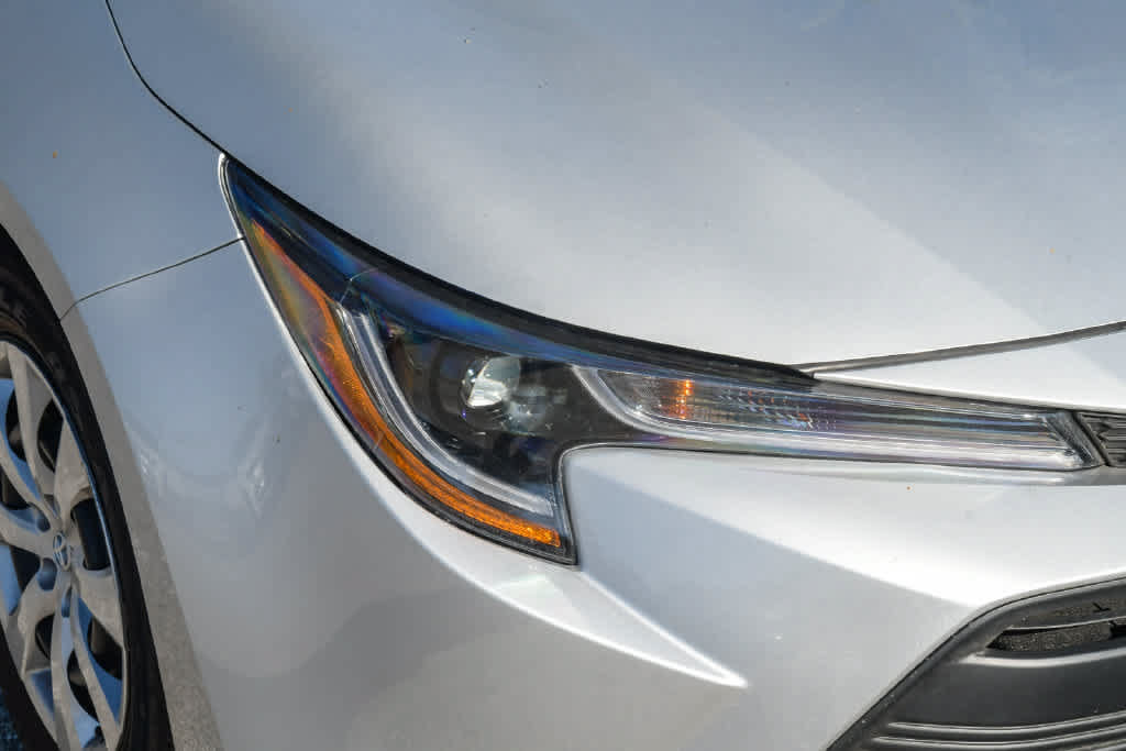Certified 2025 Toyota Corolla LE FWD image 4