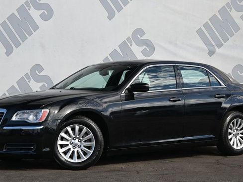 Used 2011 Chrysler 300 image 1
