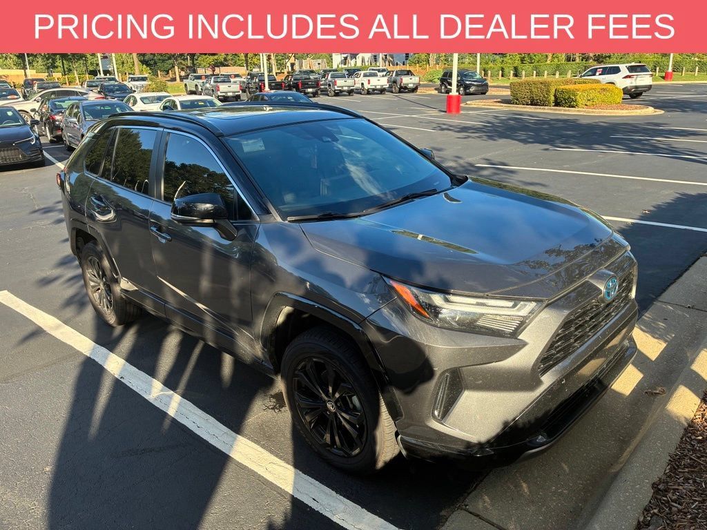 Used 2022 Toyota RAV4 XSE AWD/4WD image 4