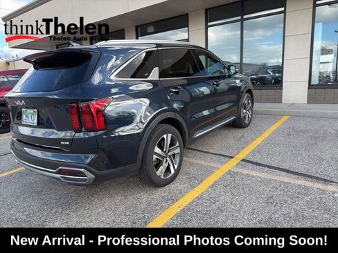 Used 2023 Kia Sorento EX w/ Panoramic Sunroof Package image 4
