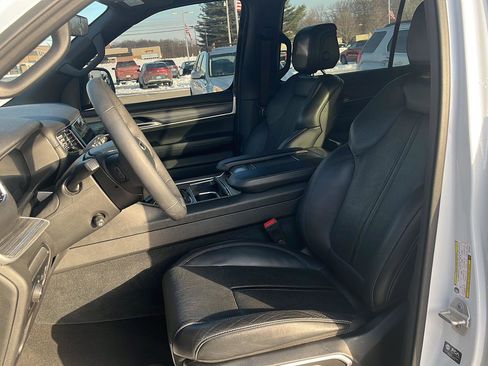 Used 2024 Jeep Wagoneer Series II w/ Flexible Seating Group image 24