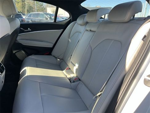 Used 2025 Genesis G70 2.5T image 22