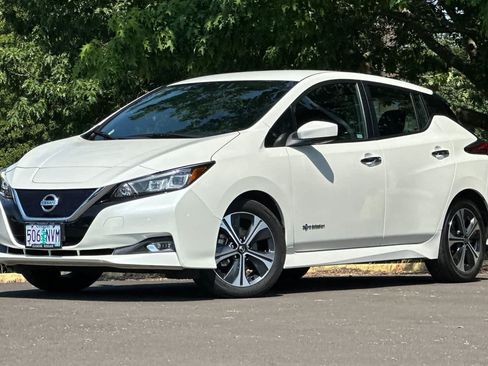 Used 2018 Nissan Leaf SV w/ SV Technology Package FWD image 1