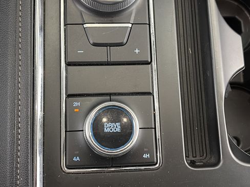Used 2024 Ford Expedition XLT AWD/4WD image 28